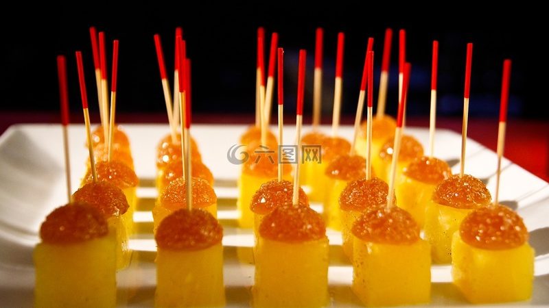 面包口感松软的秘密：面粉的选择与处理技巧**